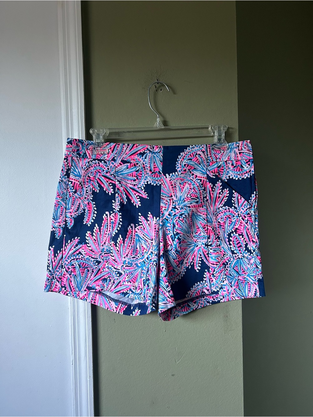 NWOT Lilly Pulitzer Navy Shorts with Pink & Light Blue Floral Print Sz 4